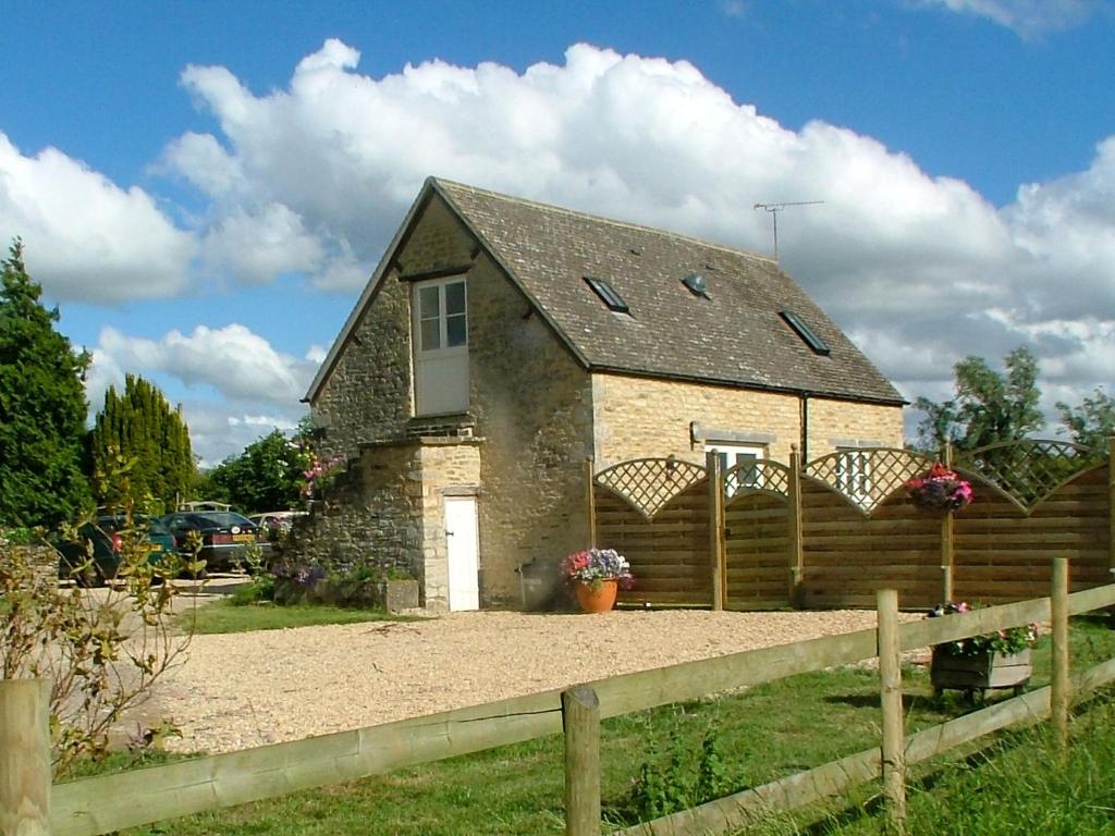 2 Bed in Cirencester CC094, Ewen