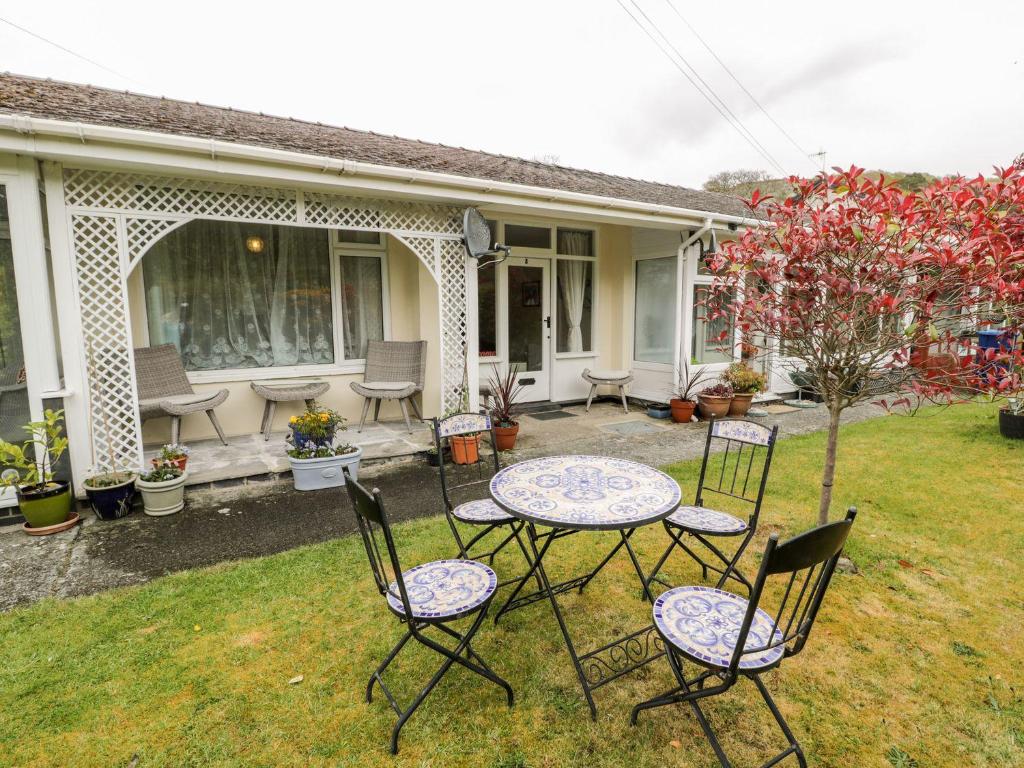3 Riverside Bungalows, Llanbedr