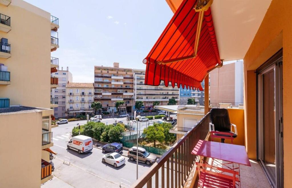 CERES- Juan les Pins - 200m des plages, 4pers, wifi, ,clim, parking, Juan-les-Pins