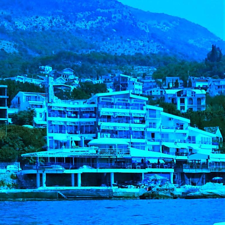 Malibu Apartments - 3