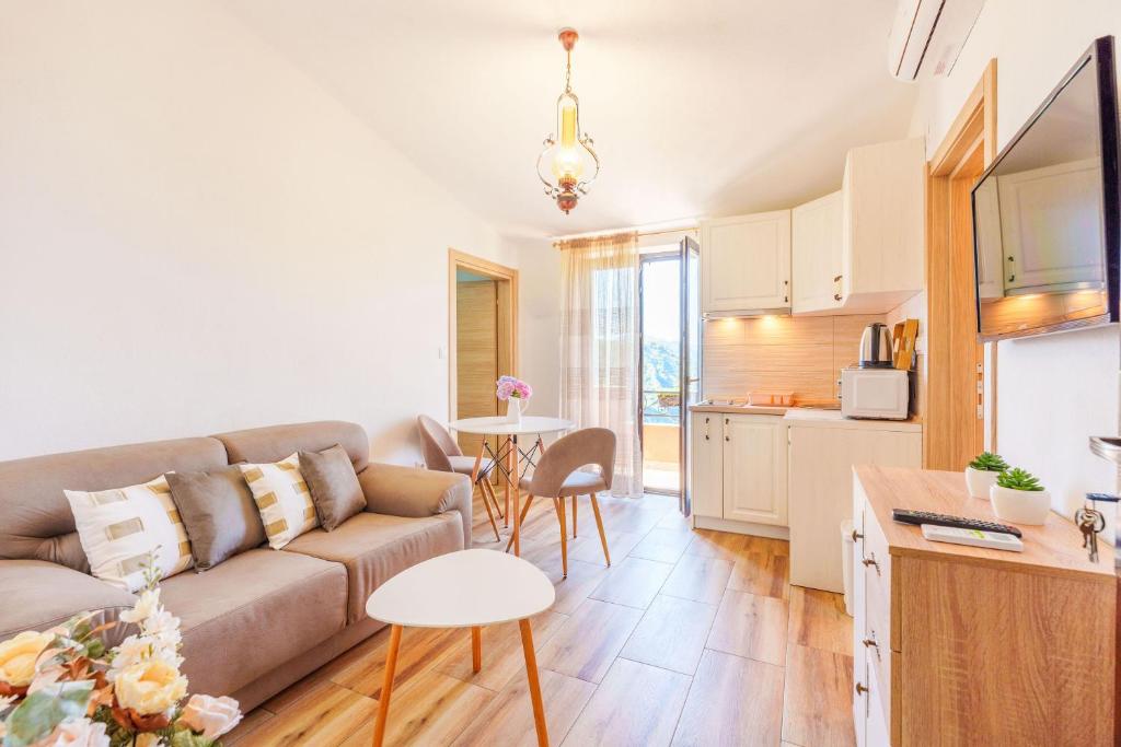 Big Hill Apartment 2, Kotor