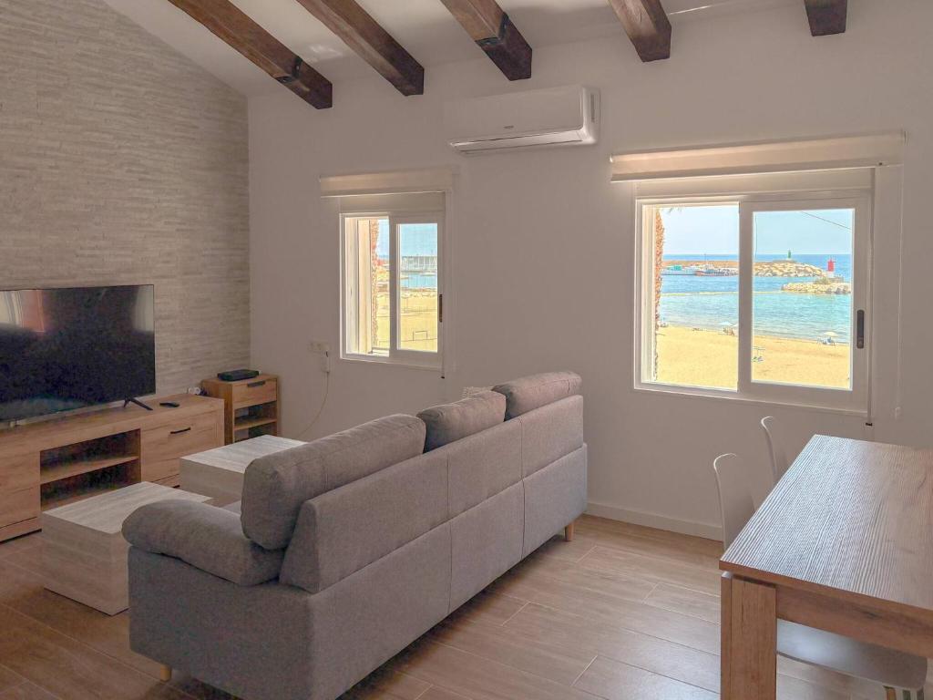 Stylish Seafront Apartment - 3