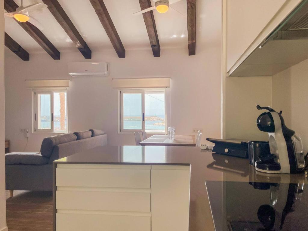 Stylish Seafront Apartment - 4