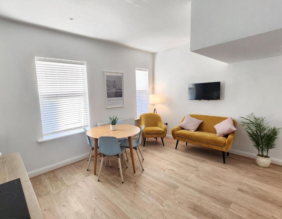 Cozy & Bright 2BR in Long Eaton, Long Eaton