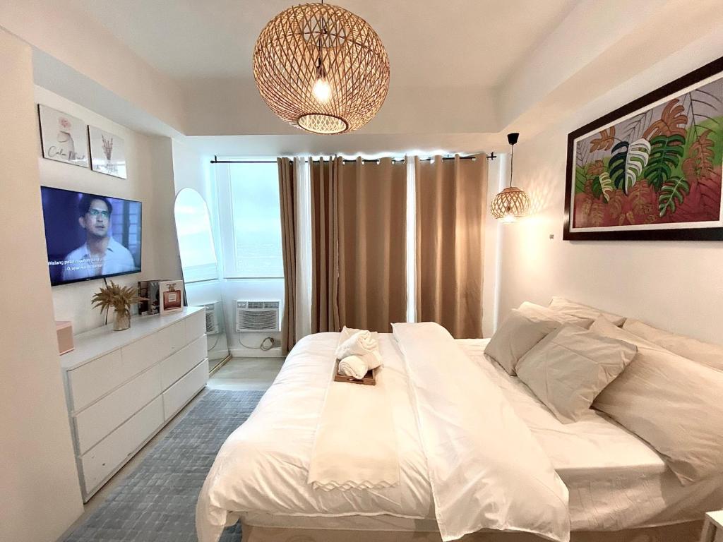 Duke & Dahlia Staycation, Sampong