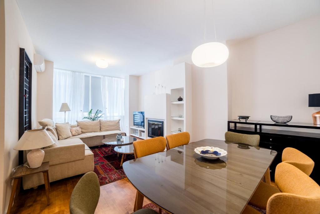 Maison Eleven Central 2-Bedroom Apartment with Balcony and Private Parking - 5