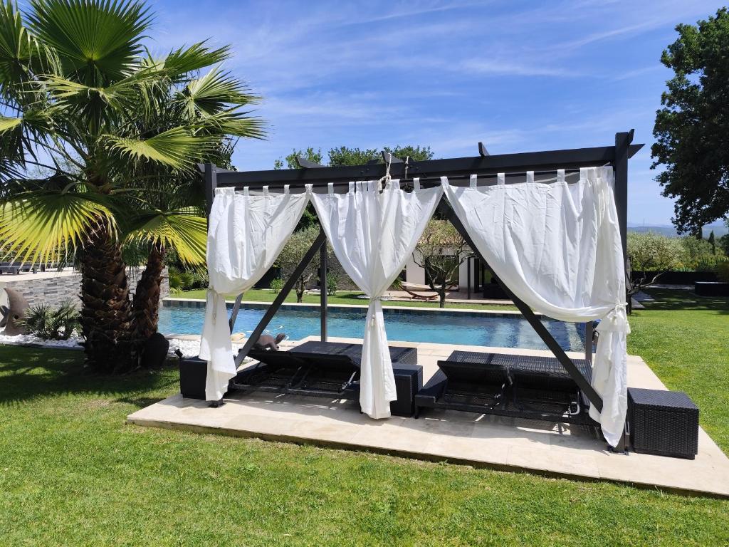 Chamarte villa piscine chauffées jardin clôturé Aix en Provence - 5