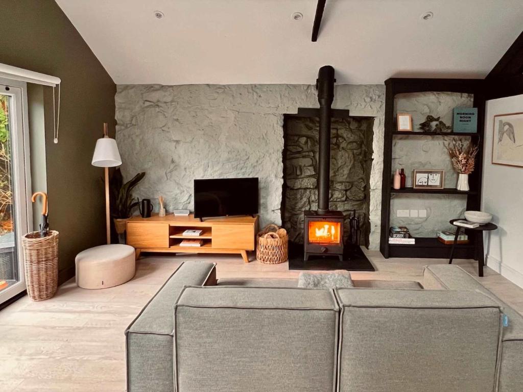 The Bothy - A secluded and romantic rural retreat, Llanddyfnan