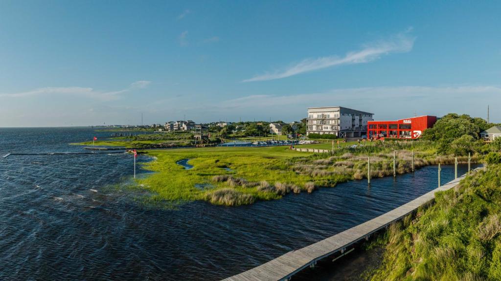 SDA - Waterfront 3-Bedroom, 3-Bathroom Suite at REAL Watersports, Waves