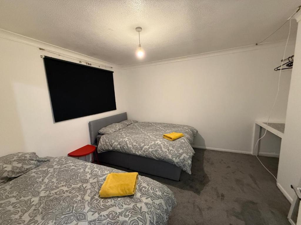 Great for contractors- Flat in Chelmsford with parking for 3 people WITH WIFI, Writtle