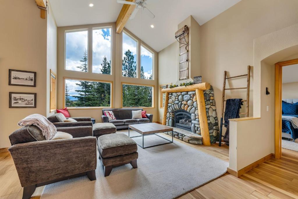 Chestnut Haus at Tahoe Donner By Tahoe Getaways - 4 BR w HOA Amenities, Truckee