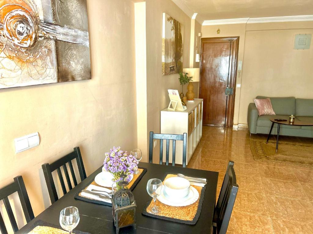 Cozy 2 Bedroom Apartment in Torremolinos Centre - 2