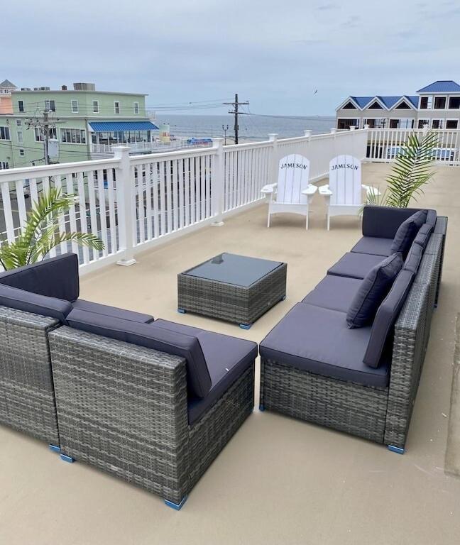 Penthouse on the beach - penthouse balcony and ocean views bay breeze sleeps 8 comfortably, Seaside Heights