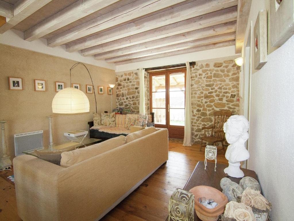 Cottage in France with Covered Terrace 전경
