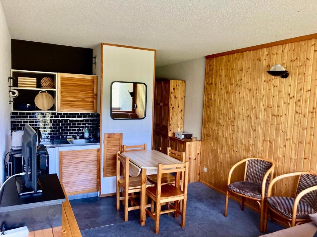 Chalet 24m², 4 pers, balcon sud, parking privatif, aux pieds des pistes Les Menuires - FR-1-344-1224 - 3