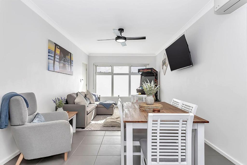 Stylish Seaside Suite with Arcade and Balcony, West Beach