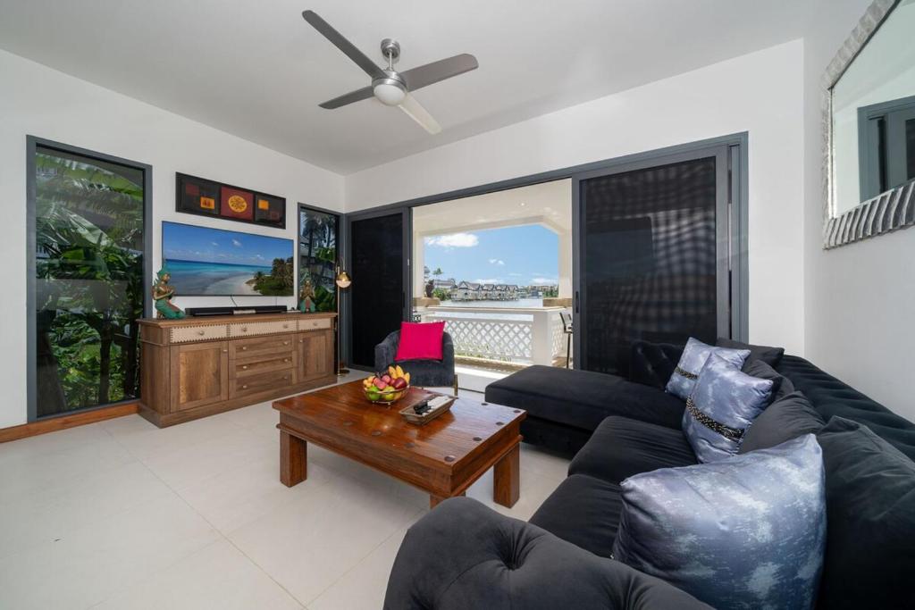 Beautiful 2BR Lakeview Apartment in Laguna, Laguna Phuket