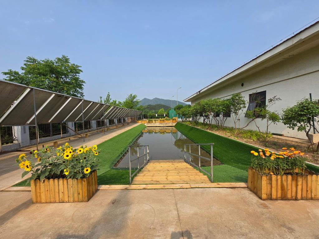 Guyuan Golden Garden Hotel