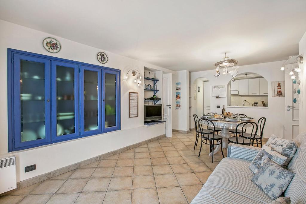 Sea Breeze Garavan Apt Villa New York - Happy Rentals - 2