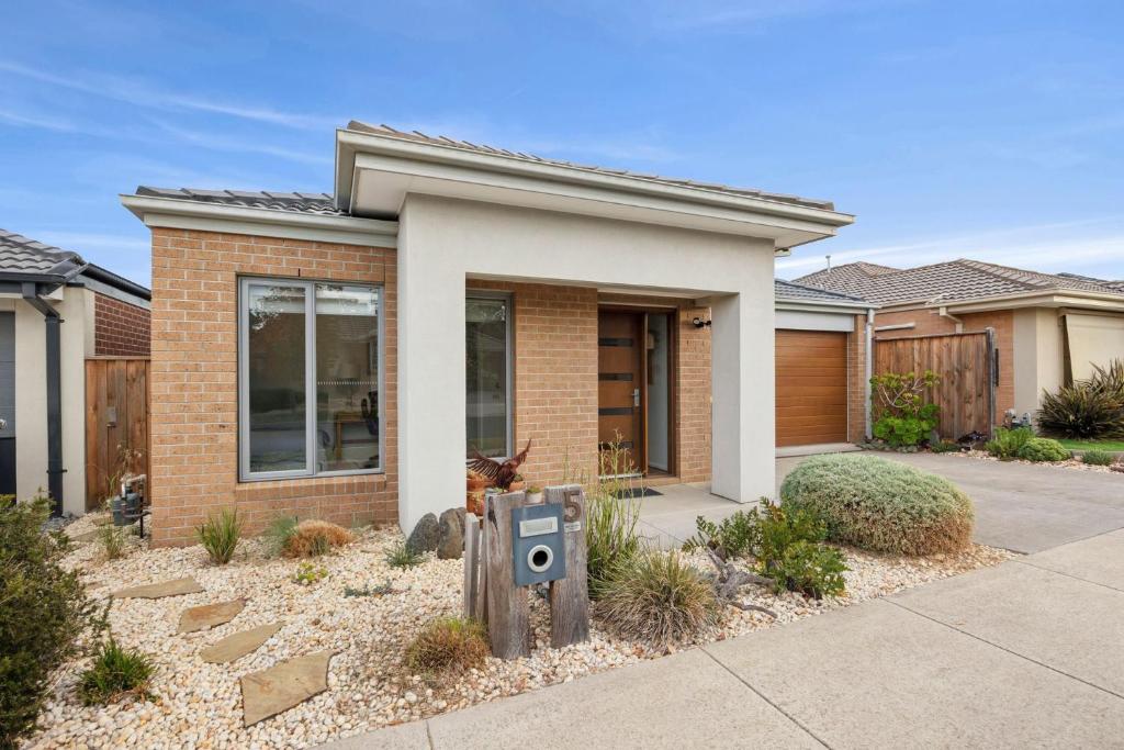 Element in Armstrong, Mount Duneed