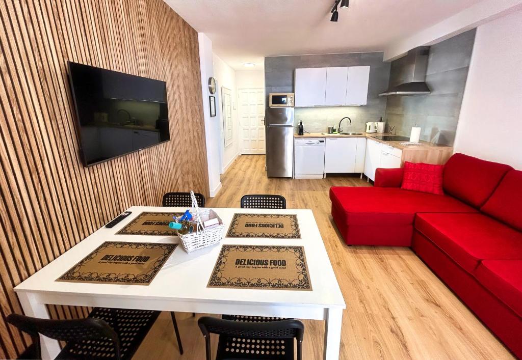 Modern apartment, heated pool & 2 terraces, Los Cristianos