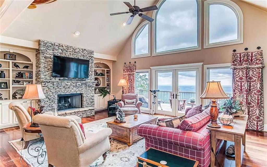 Eagles View - Gorgeous Mountain Views Luxury Interiors Telescope Library, Jasper