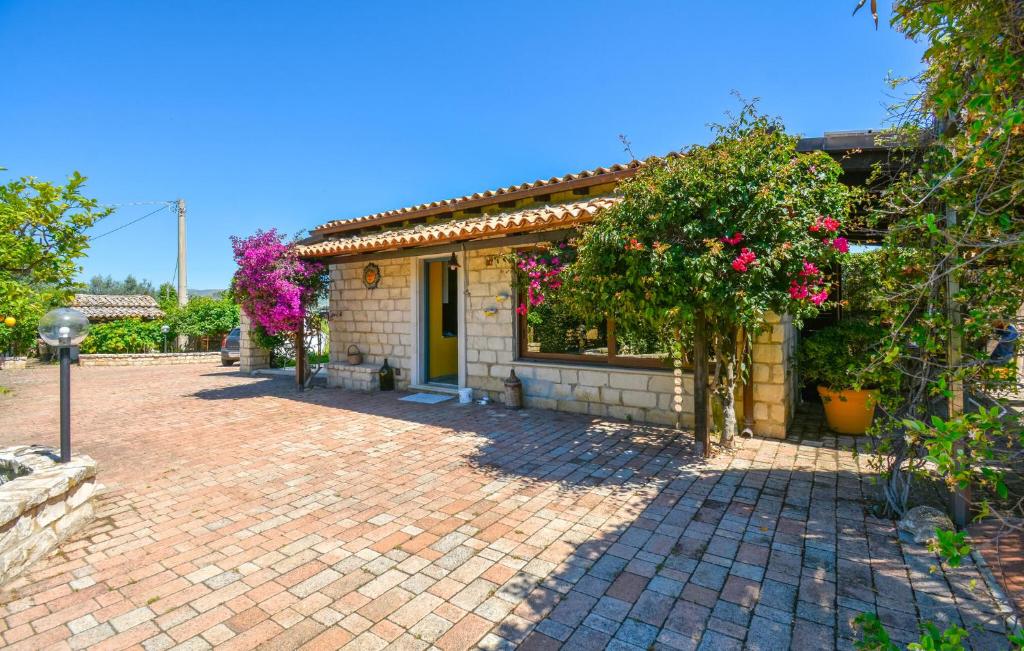 Pet Friendly Home In Noto - 3