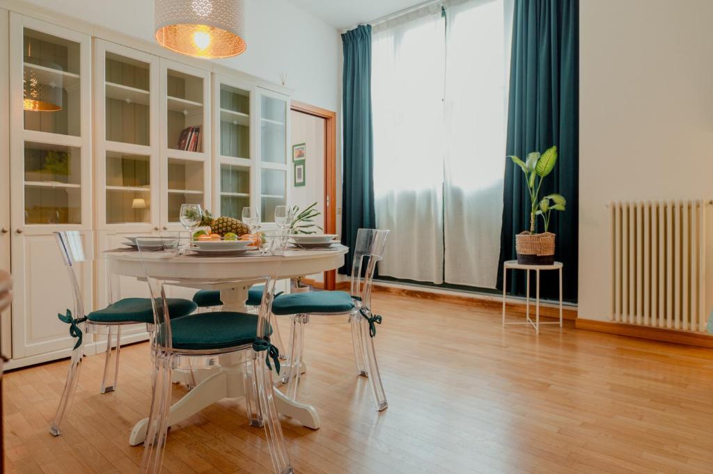 The Queen's Bridge x4 Piazza Unità 2, Terst