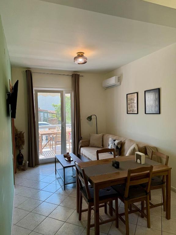 Solmera, Néa Péramos