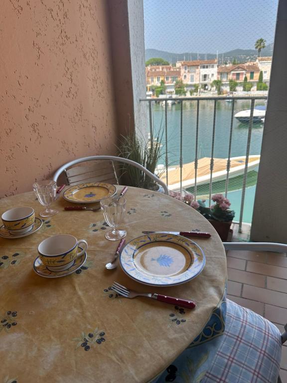 Romance in Port Grimaud - 5