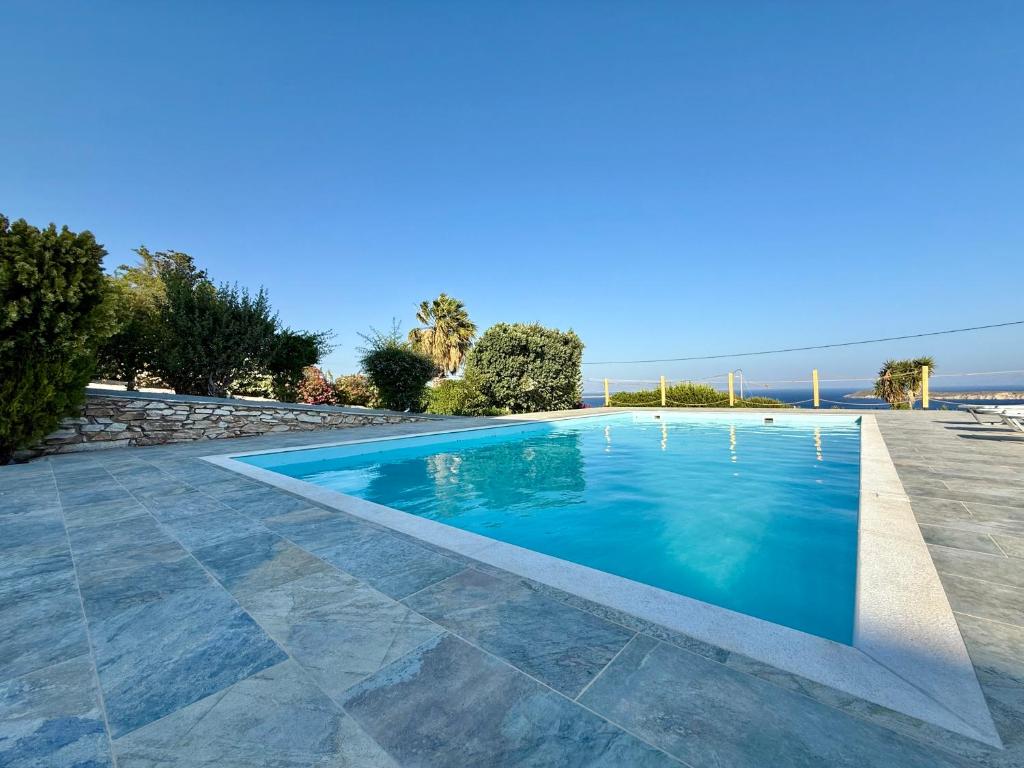 Yaleena Residences, Drios