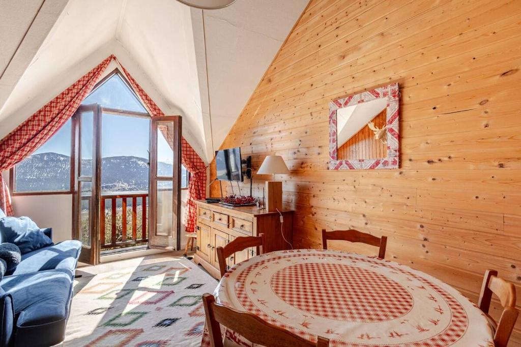 vue du Lac, Les Angles