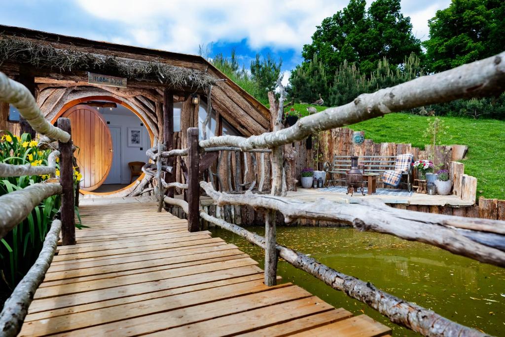 Fairytale Staycation - Near London by Damask Homes, Stapleford Tawney