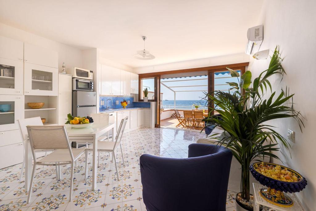 Appartamento Fronte Mare con Accesso Spiaggia - 2