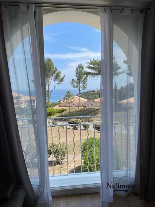 Cap Esterel, T2 pour 4 voyageurs, vue mer, parking et piscine - 3