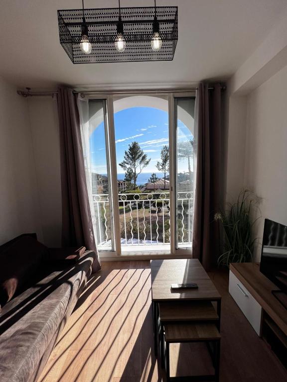 Cap Esterel, T2 pour 4 voyageurs, vue mer, parking et piscine - 5