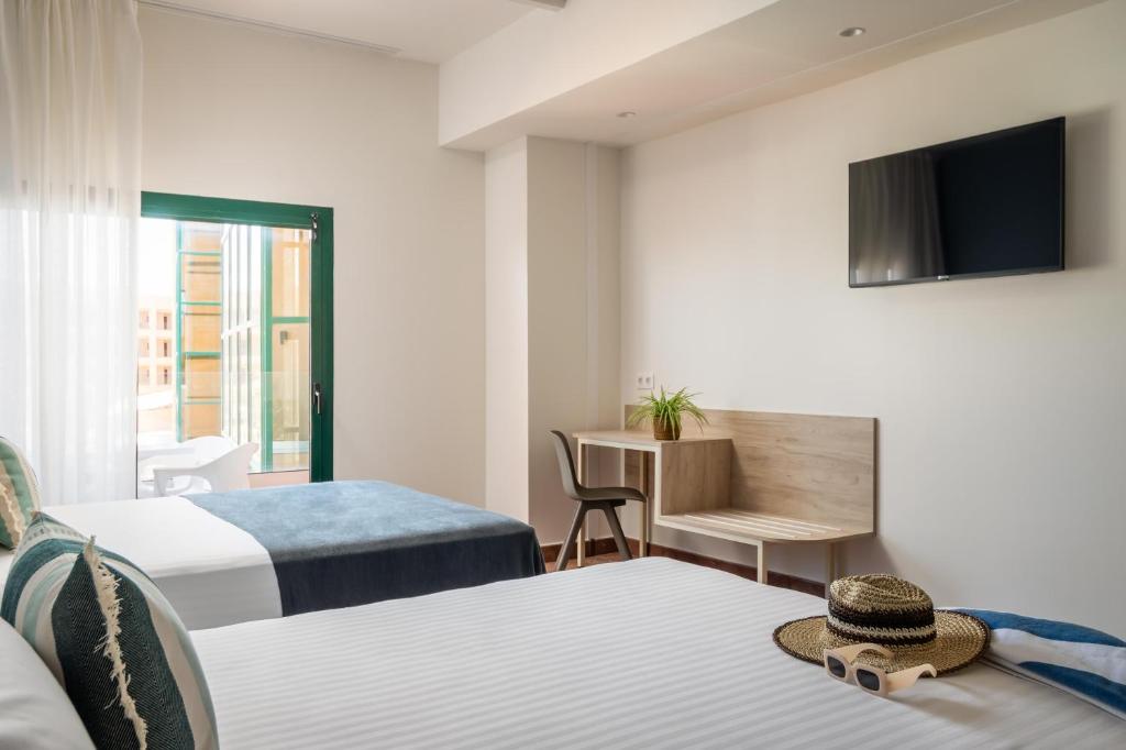 ALEGRIA Colonial Mar Aquafun — Hotel rooms in Roquetas de Mar, Andalusia