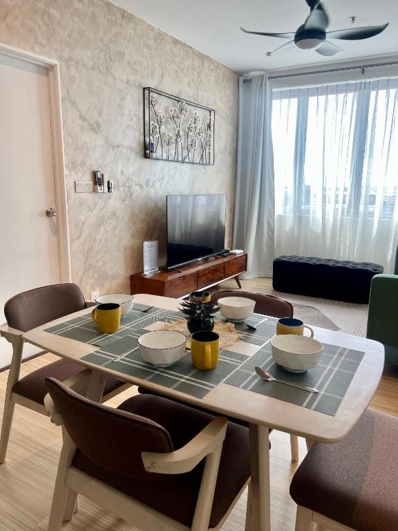 Ayyash Condominium City View at Metrocity, Kučing