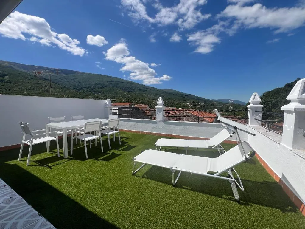 MIRADOR DE CABEZUELA "Precioso apartamento con terraza en el Valle del Jerte", hotel in Cabezuela del Valle