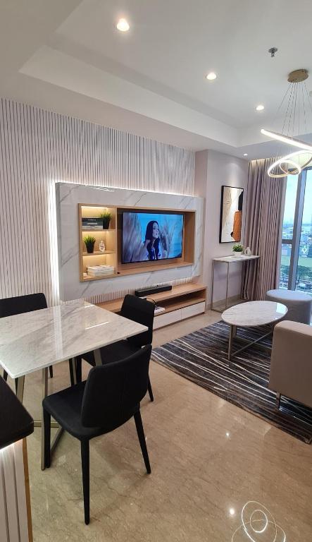 Minimalist Designer Style Apartement Branz BSD 1BR, Samporo