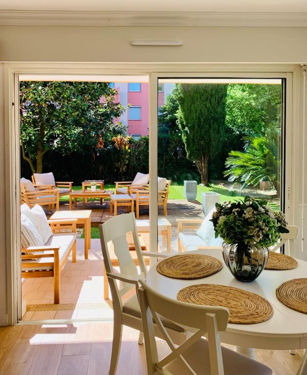 Charming apartment with garden, Antibes