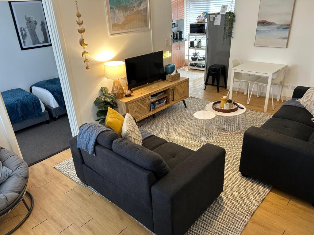 Sunshine Five, Salisbury