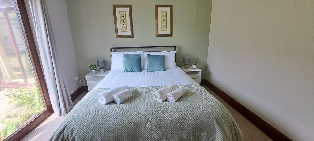 Cozy 1 bed with countryside views near Peterborough, Yaxley