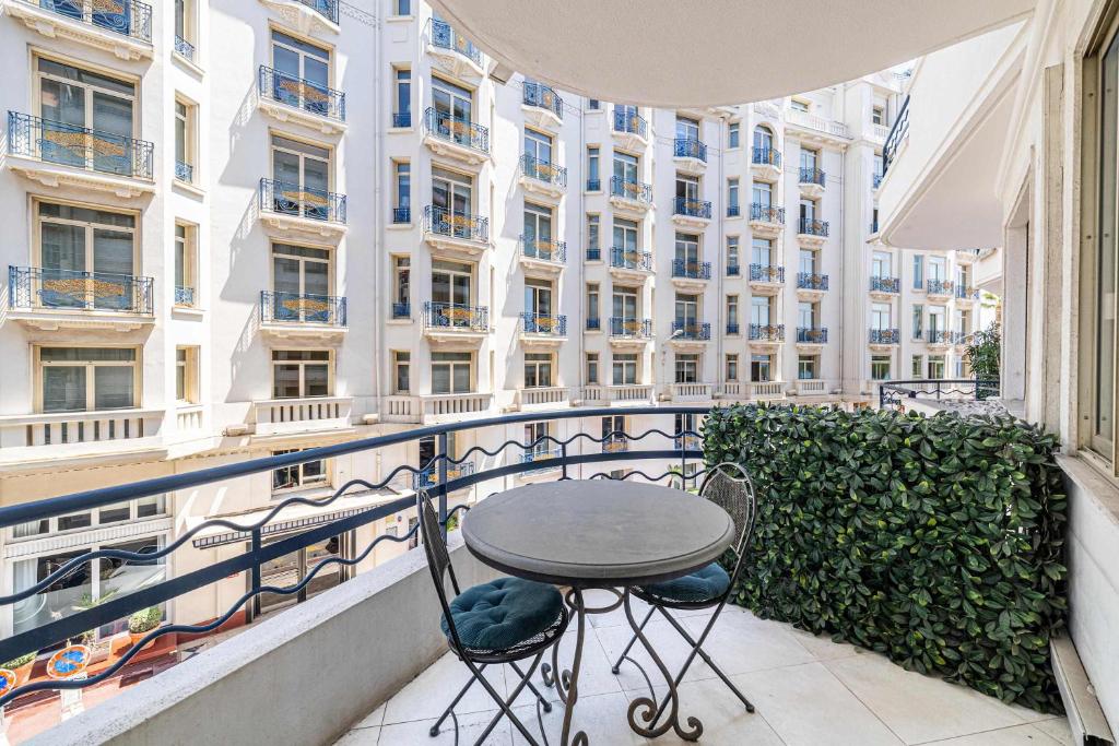 L'ESPRIT CROISETTE avec balcon à cote du Martinez - 2