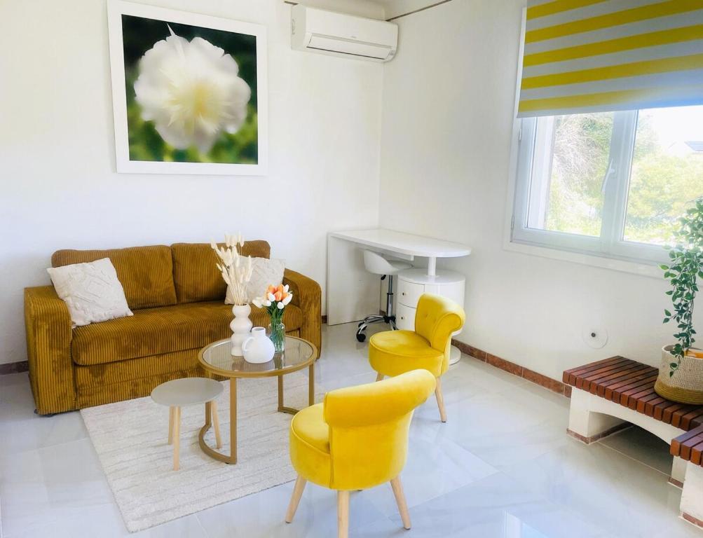 Villa indépendante, lumineuse, clim, wifi et jardin - 2
