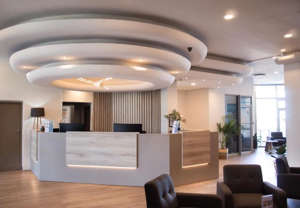 Ocean Breeze Hotel, hotel in Strand