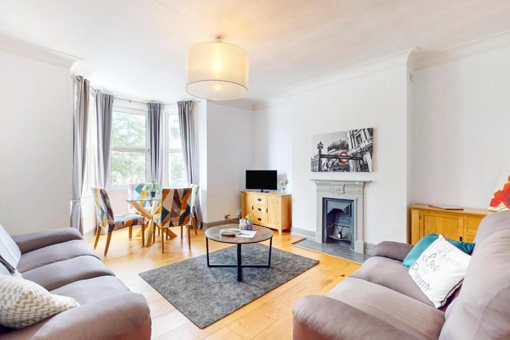 2Bed Flat 15min to Woolwich Arsenal & 5min to Bus, Plumstead