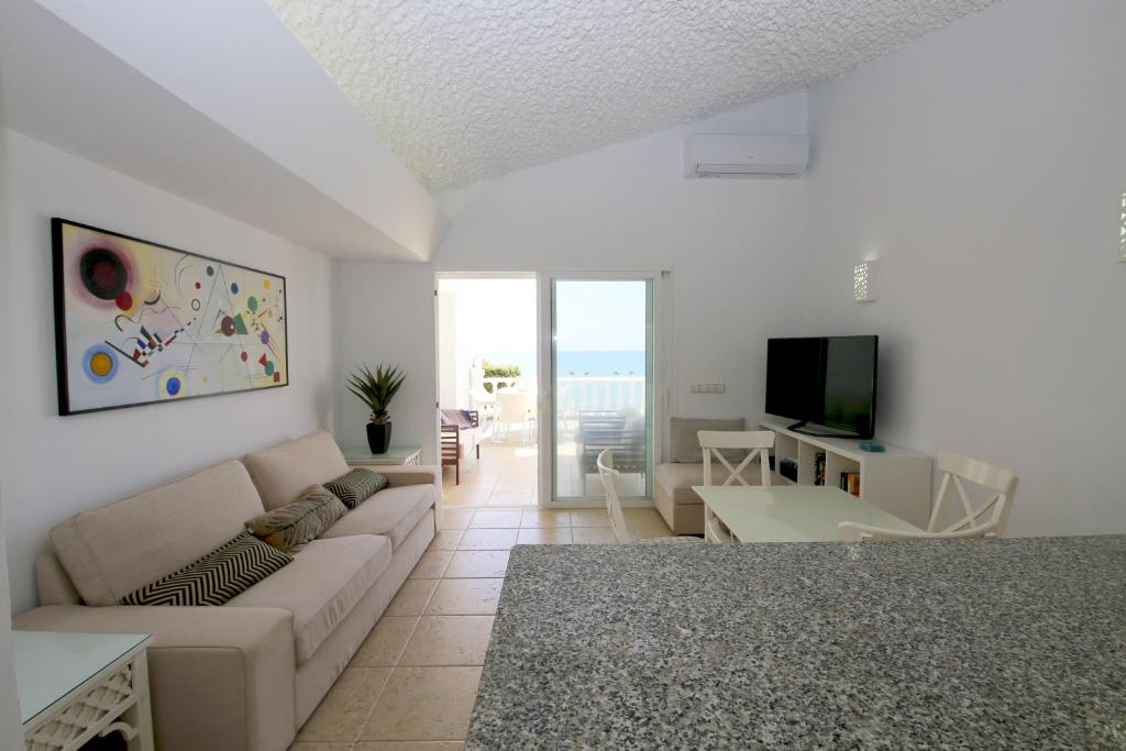 Beach House with Direct Beach Access and community Pool, Estepona - 4