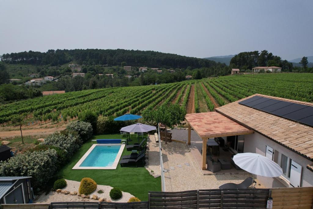 En Ardèche, maison de vacances L'Odalys climatisée avec sa piscine privée et chauffée, Joyeuse