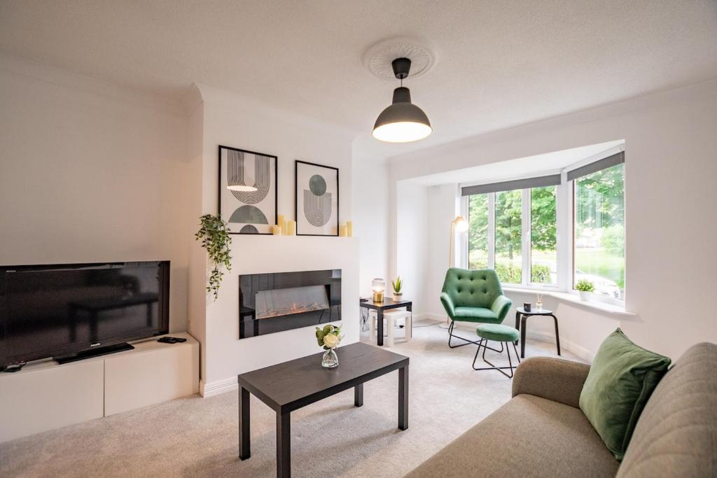 Modern & Spacious 3 Bed House, Galway